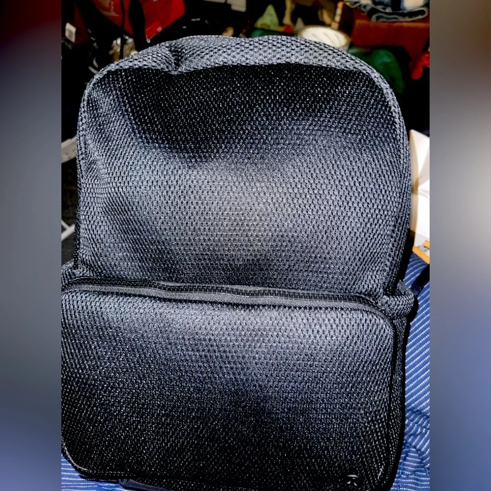 Lululemon Everywhere Backpack 22L Mesh Black NWT
